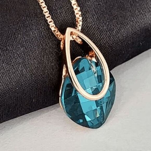 🌟 Blue Crystal Necklace - Ladies Elegant Necklace - Picture 1 of 2